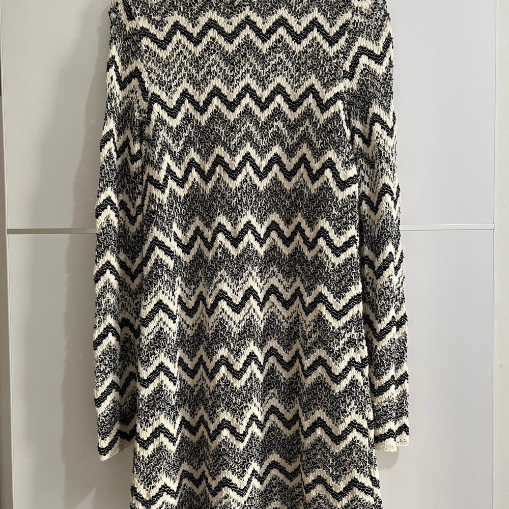 Zara Black and Cream Long Sleeve Crew Neck Sweater Dress
